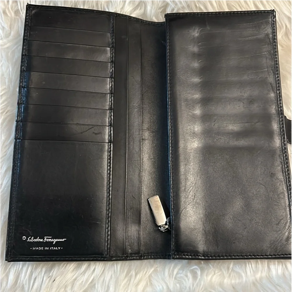 Salvatore Ferragamo Black Leather Bi-Fold Long wallet
